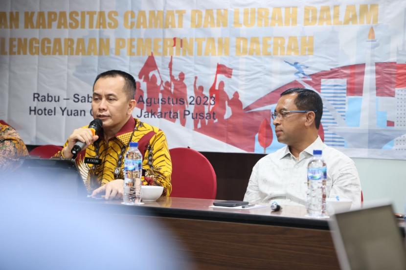 Direktur Jenderal (Dirjen) Bina Keuangan Daerah (Keuda) Kementerian Dalam Negeri (Kemendagri) Agus Fatoni memberikan motivasi dan arahan kepada Camat dan Lurah di Kabupaten Rokan Hilir, Riau.