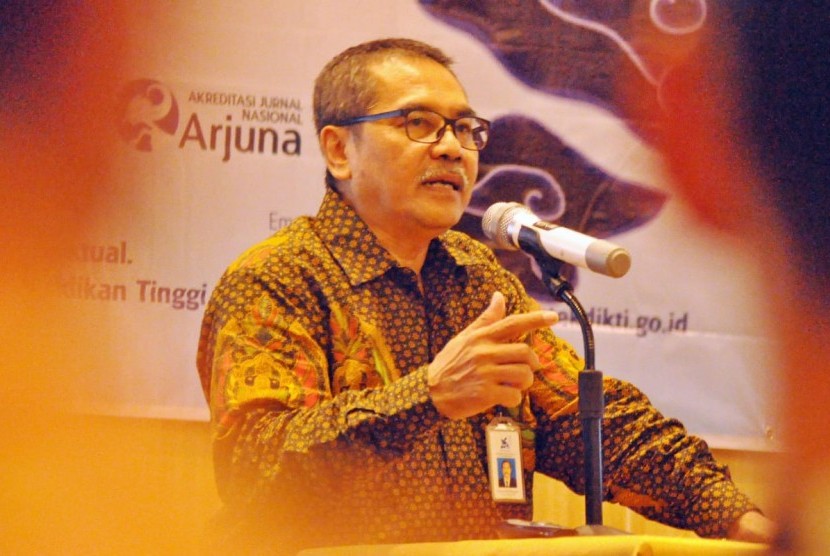 Direktur Jenderal (Dirjen) Penguatan Riset dan Pengembangan (Risbang) Kemenristekdikti, Muhammad Dimyati, saat menjadi pembicara kunci pembukaan Science Technplogy Index (Sinta) Talks 2019 yang digelar di Hotel Grand Candi Semarang, Selasa (19/2). (