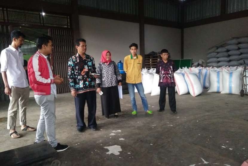 Direktur Jenderal Hortikultura, Kementerian Pertanian Suwandi saat mengunjungi kebun Manggis dan gudang packaging house PT. Bumi Alam Sumatera di Kabupaten 50 kota, Sumbar