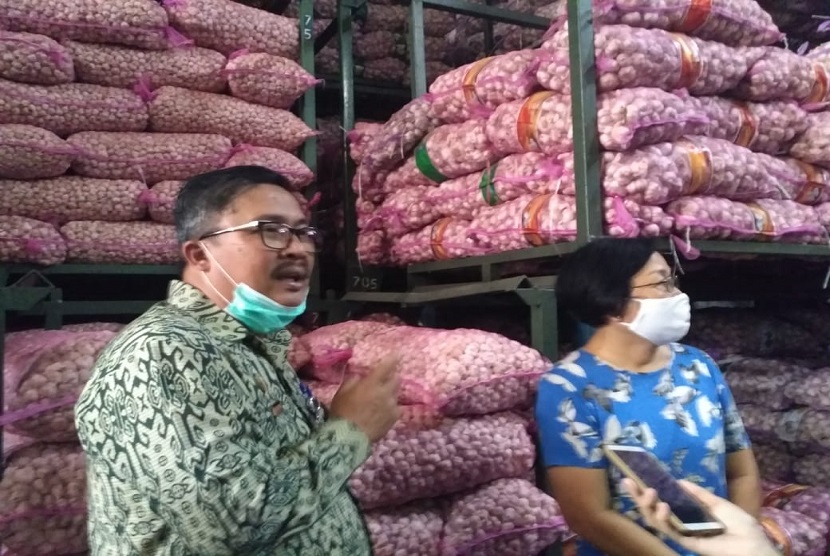 Direktur Jenderal Hortikultura, Prihasto Setyanto, saat ditemui di sela-sela meninjau persiapan ekspor bawang putih di gudang Tangerang Selatan, Jumat (14/8).
