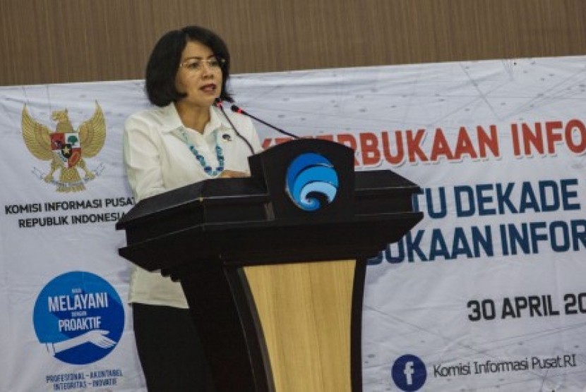 Direktur Jenderal Informasi dan Komunikasi Publik (IKP) R Niken Widiastuti menyampaikan pemaparan saat forum diskusi dalam rangka Hari Keterbukaan Informasi Nasional (KIN) di Kemkominfo, Jakarta, Senin (30/4). Dalam rangka peringatan 10 tahun Undang-Undang Keterbukaan Informasi Publik dan peringatan Hari Keterbukaan Informasi Nasional (KIN), Komisi Informasi Pusat menyelenggarakan forum diskusi dengan tema 