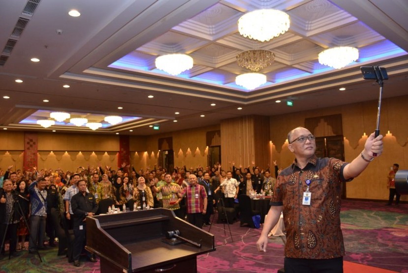 Direktur Jenderal Perhubungan Laut dalam sambutannya yang dibacakan oleh Kepala Distrik Navigasi Kelas I Dumai Raymond Ivan H.A. Sianturi pada saat membuka kegiatan Workshop Keterbukaan Informasi Publik di Yogyakarta, Rabu (30/10).