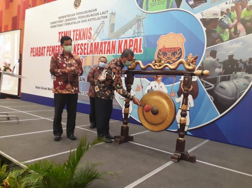 Direktur Jenderal Perhubungan Laut R Agus H Purnomo selain membuka kegiatan ini juga secara langsung meluncurkan aplikasi Simkaple ditandai dengan pemukulan gong. 