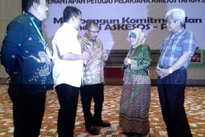 Direktur Jenderal Perlindungan dan Jaminan Sosial Kementerian Sosial Andi Zainal Abidin Dulung dengan Direktur Kepesertaan dan HAL BPJS Ketenagakerjaan Junaedi.