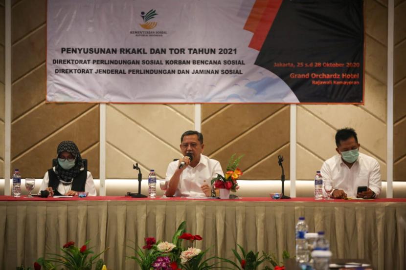 Direktur Jenderal Perlindungan dan Jaminan Sosial (Linjamsos) Kementerian Sosial (Kemensos), Pepen Nazaruddin, pada kegiatan pertemuan evaluasi program Tahun 2020 dan penyusunan anggaran Tahun 2021 dari Direktorat PSKBS di Jakarta, Senin (27/10).