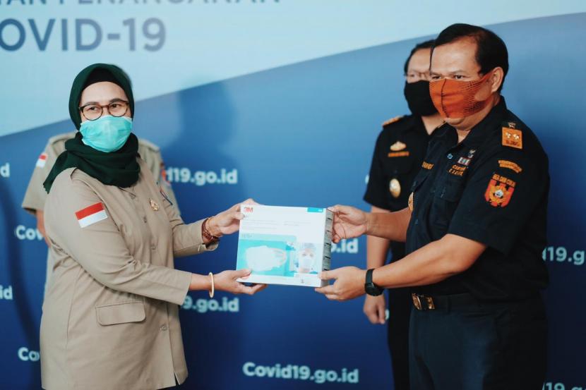 Direktur Kepabeanan Internasional dan Antar Lembaga, Syarif Hidayat menyampaikan masker yang dihibahkan tersebut merupakan tegahan Bea Cukai yang telah menjadi Barang Milik Negara.