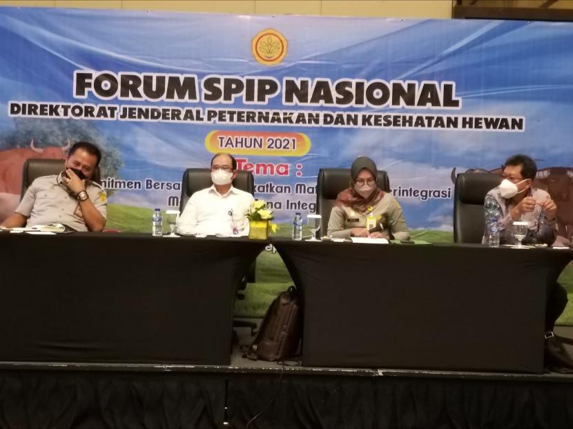 Direktur Kesehatan Hewan, Nuryani Zainuddin yang mewakili Dirjen PKH pada acara Forum SPIP Nasional lingkup Peternakan dan Kesehatan Hewan pada hari Senin, (20/9).
