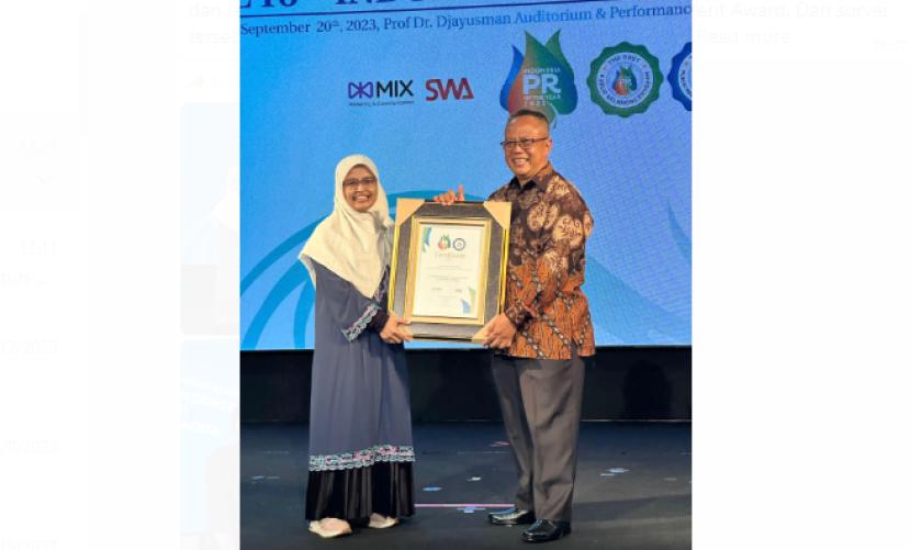 Direktur Komunikasi Korporat Danone Indonesia, Arif Mujahidin menerima penghargaan Lifetime Achievement Award Journalist Choice dalam ajang MIX PR Award 2023. 