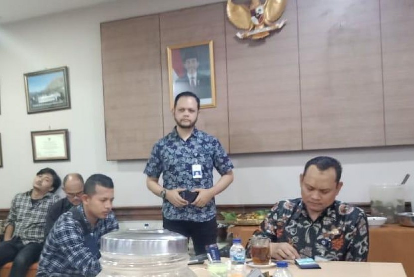 Direktur Lalu Lintas dan Angkutan Laut Capt. Wisnu Handoko saat diskusi bersama awak media di Jakarta, (1/11), terkait praktik monopoli program tol laut. 