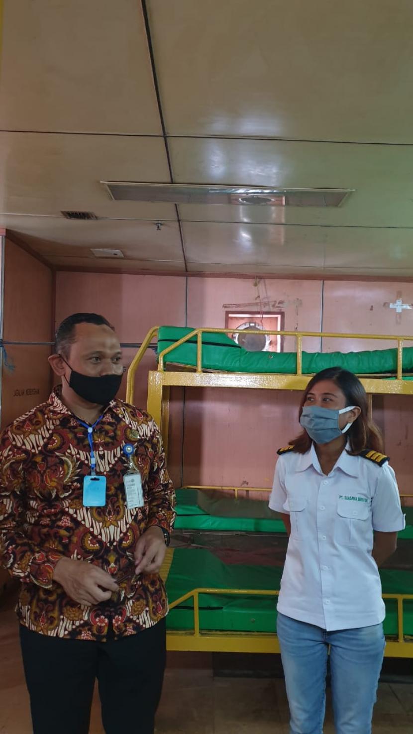 Direktur Lalu Lintas dan Angkutan Laut, Capt. Wisnu Handoko saat melakukan beberapa kunjungan di Provinsi Sulawesi Selatan dan Provinsi Sulawesi Barat, sekaligus mengecek kesiapan pelabuhan dalam menghadapi Adaptasi Kebiasaan Baru transportasi laut.