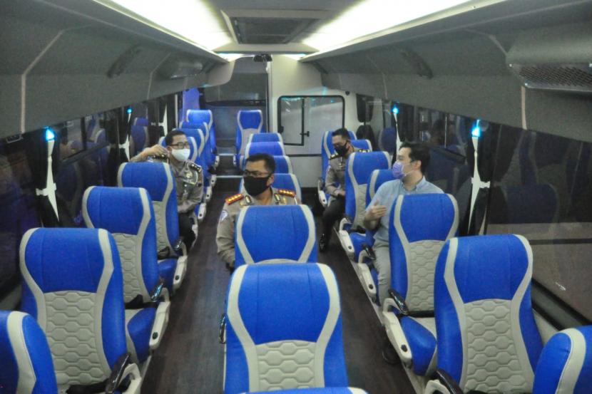 Perusahaan Otobus (PO) Sumber Alam yang menggandeng Karoseri Laksana, meluncurkan bus Legacy SR2 berdesain psychal distancing. Rencananya, bus ini akan melayani satu trayek DKI Jakarta-Yogyakarta (DIY) pada Agustus.