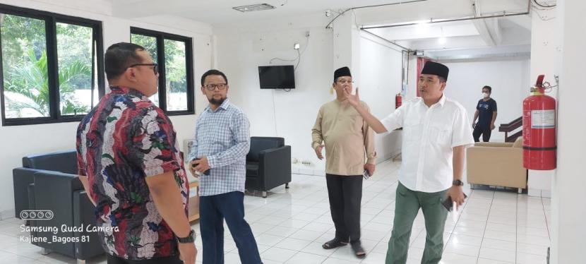 Direktur Layanan Haji Dalam Negeri Saiful Mujab, usai melakukan pengecekan kamar dan fasilitas asrama haji.