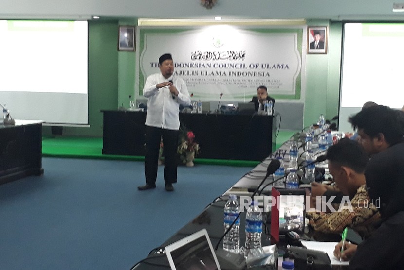 Direktur Lembaga Wakaf MUI, Muhammad Rofiq saat memberikan  pelatihan Sahabat Wakaf Indonesia di Kantor MUI Pusat, Kamis (25/10).