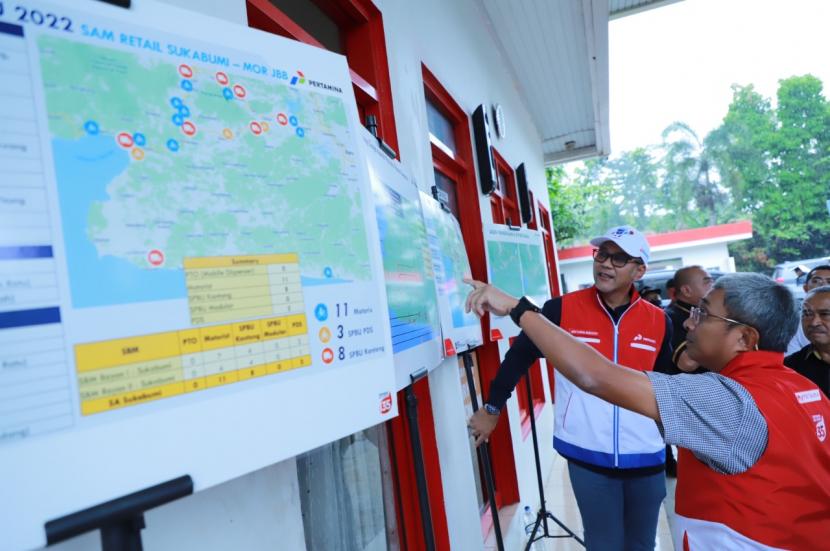 Direktur Logistik dan Infrastruktur Pertamina Erry Widiastono meninjau langsung kesiapan layanan BBM dan LPG di Jalur Pantai Selatan (Pansela) Jawa Barat, Rabu (28/12/2022).