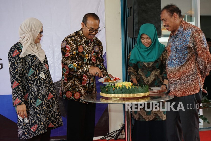 Direktur LPPOM MUI, Lukmanul Hakim saat menghadiri acara  peresmian laboratorium halal di kawasan Deltamas, Cikarang, Jawa Barat (ilustrasi)