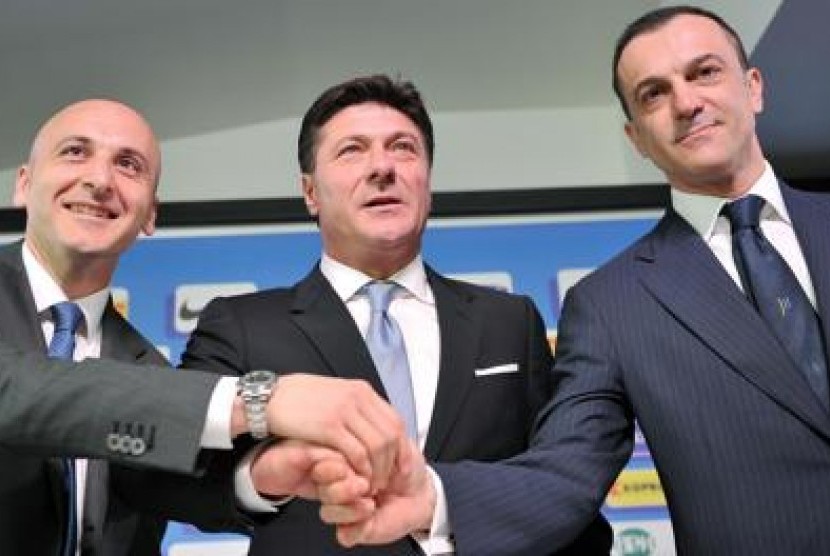 Direktur Olahraga Inter Milan, Piero Ausilio bersama pelatih Walter Mazzarri.