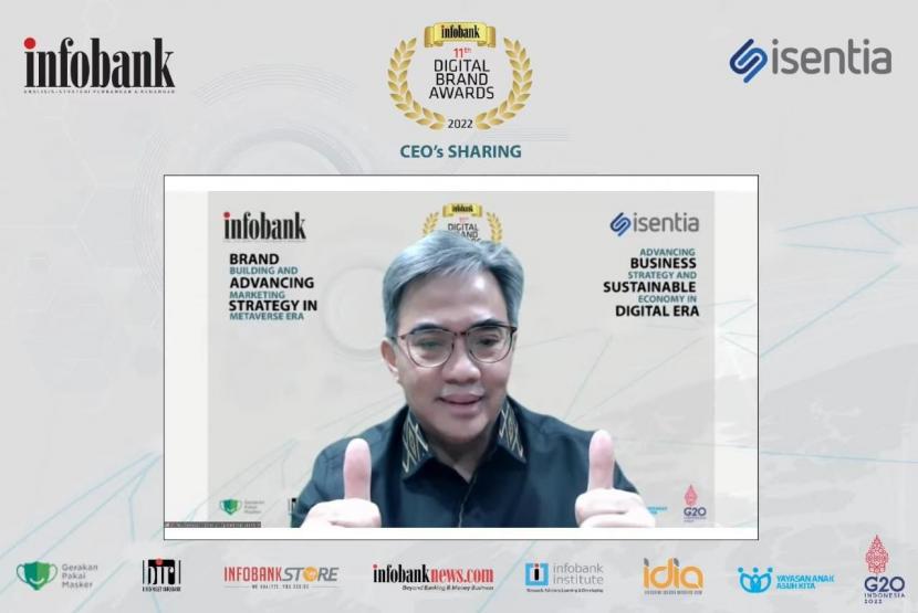 Direktur Operasional Bank BJB Tedi Setiawan menerima tujuh penghargaan dalam ajang Infobank Digital Brand Awards 2022 yang berlangsung secara virtual, Kamis (7/4).