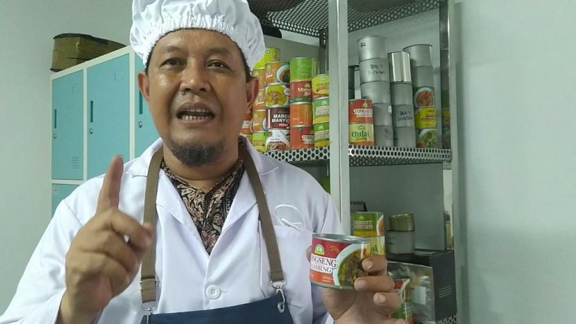 Direktur Operasional Okwi Food Indonesia, Cahyo menjelaskan sudah beragam jenis makanan siap saji seperti gudeng, tongseng, rawon, bubur kacang hijau dan lainnya yang sudah diproduksi dalam kaleng oleh Okwi Food Indonesia.