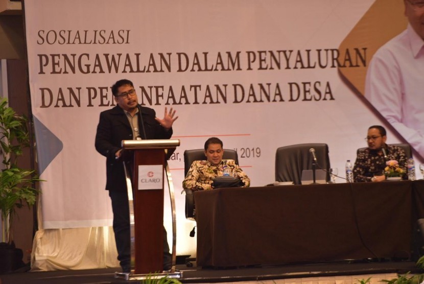 Direktur Pemberdayaan Masyarakat Desa Kemendes PDTT Fachri berbicara pada Sosialisasi Pengawalan, Penyaluran, dan Pemanfaatan Dana Desa di Makassar, Sulawesi Selatan, Selasa (9/4/2019). Fachri menegaskan tentang larangan dana desa mengendap di Rekening Kas Umum Daerah (RKUD).