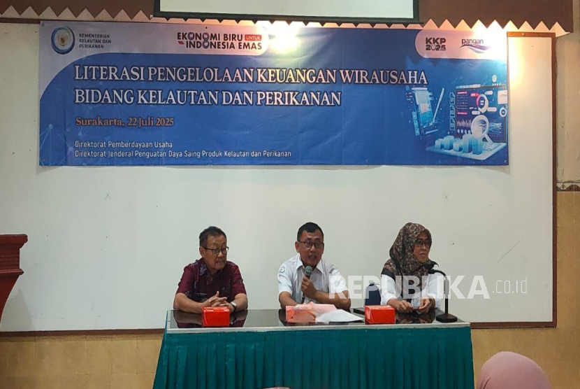 Direktur Pemberdayaan Usaha Ditjen PDSPKP, Catur Sarwanto saat menyampaikan arahan pada kegiatan literasi pengelolaan keuangan di Surakarta