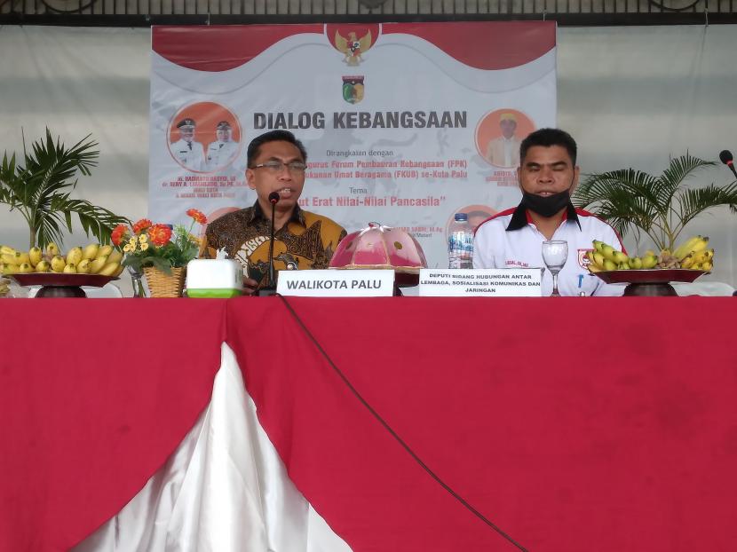   Direktur Pengkajian Materi BPIP Muhammad Sabri saat menjadi pembicara di acara Dialog Kebangsaan bertajuk Rajut Erat Nilai-Nilai Pancasila di Kota Palu, Sulawesi Tengah, Jumat (18/6),