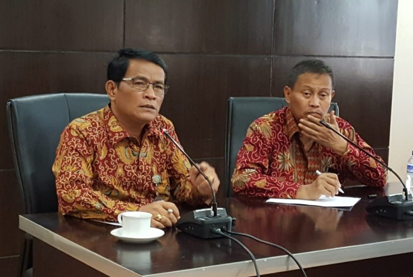Direktur Perbibitan Sugiono (kanan) mendampingi Dirjen Peternakan dan Kesehatan Hewan I Ketut Diarmita