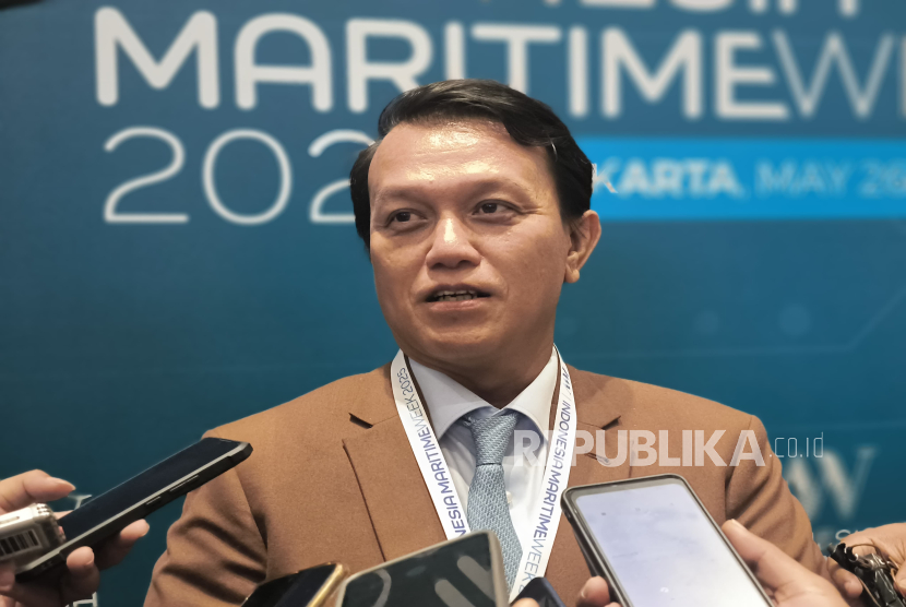 Direktur Perencanaan Bisnis PT Pertamina International Shipping (PIS) Eka Suhendra saat diwawancarai awak media di Jakarta Convention Center (JCC), Senayan, Jakarta, Selasa (27/5/2025).  