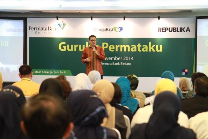  Direktur PermataBank Syariah, Achmad K Permana, saat berbicara pada program Guruku Permataku