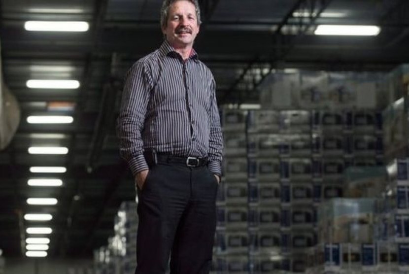 Direktur perusahaan perkakas rumah di Kanada, Jim Estill, yang datangkan 200 pengungsi asal Suriah.