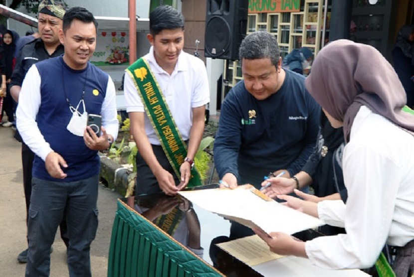 Direktur Polbangtan Bogor, Detia Tri Yundandar, mengatakan pihaknya melakukan soft launching Unit Bisnis Mahasiswa dan Alumni Polbangtan Bogor, untuk membangun channel business antara alumni dan mahasiswa Polbangtan Bogor.