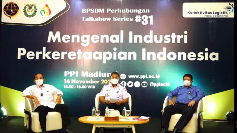 Direktur PPI Madiun Yuwono Wiarco saat membuka Talkshow Seri #31 dengan tema “Mengenal Industri Perkeretaapian di Indonesia” .