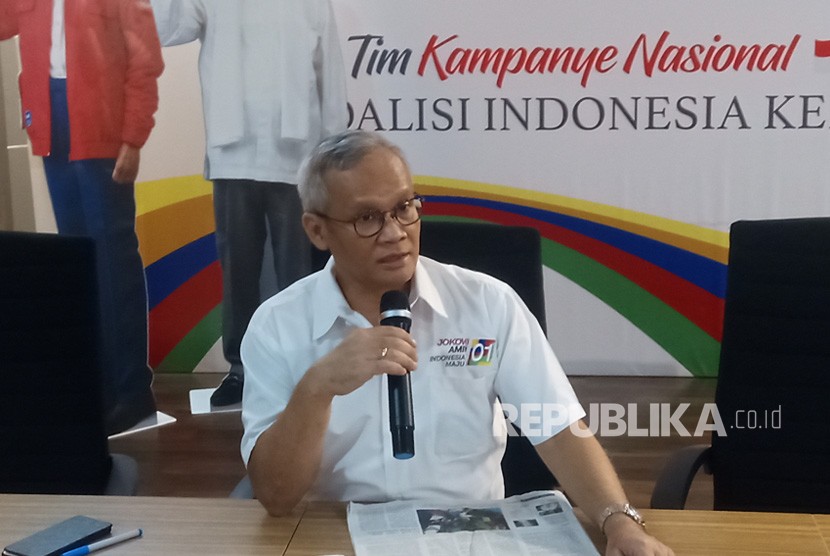 Direktur Program Tim Kampanye Nasional (TKN), Aria Bima  di Posko Cemara, Menteng, Jakarta Pusat, Rabu (20/3).