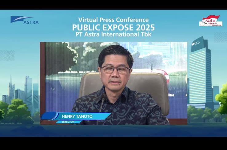 Direktur PT Astra International Tbk Henry Tanoto saat konferensi pers public expose Astra International di Jakarta, Rabu (27/8/2025).
