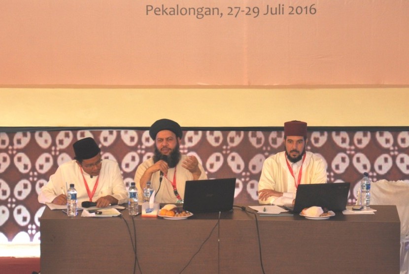 Direktur Pusat Akademi dan Studi Islam Inggris, Syekh Ahmad Ad-Dabbagh  saat menjadi pembicara pada Konferensi Ulama Internasional, yang digelar di gedung HA Djunaid, Kota Pekalongan, Jawa Tengah, Kamis (28/7).