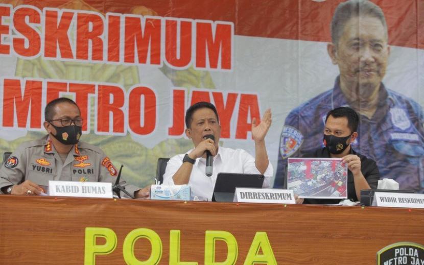 Direktur Reskrimum Polda Metro Jaya, Kombes Tubagus Ade Hidayat (tengah).