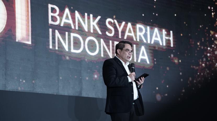 Direktur Sales & Distribution BSI Anton Sukarna memberikan sambutan saat meresmikan fitur pembiayaan BSI Cicil Emas dan BSI OTO di BSI Mobile di Jakarta, Selasa (7/2/2023). BSI serius menggarap segmen ritel sebagai salah satu fokus pengembangan bisnis BSI di tahun ini salah satunya dengan meluncurkan fitur pembiayaan BSI OTO dan BSI Cicil Emas.