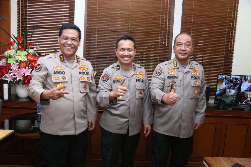 Direktur Tindak Pidana Tertentu Bareskrim Polri Brigjen, Syahardiantono (tengah).