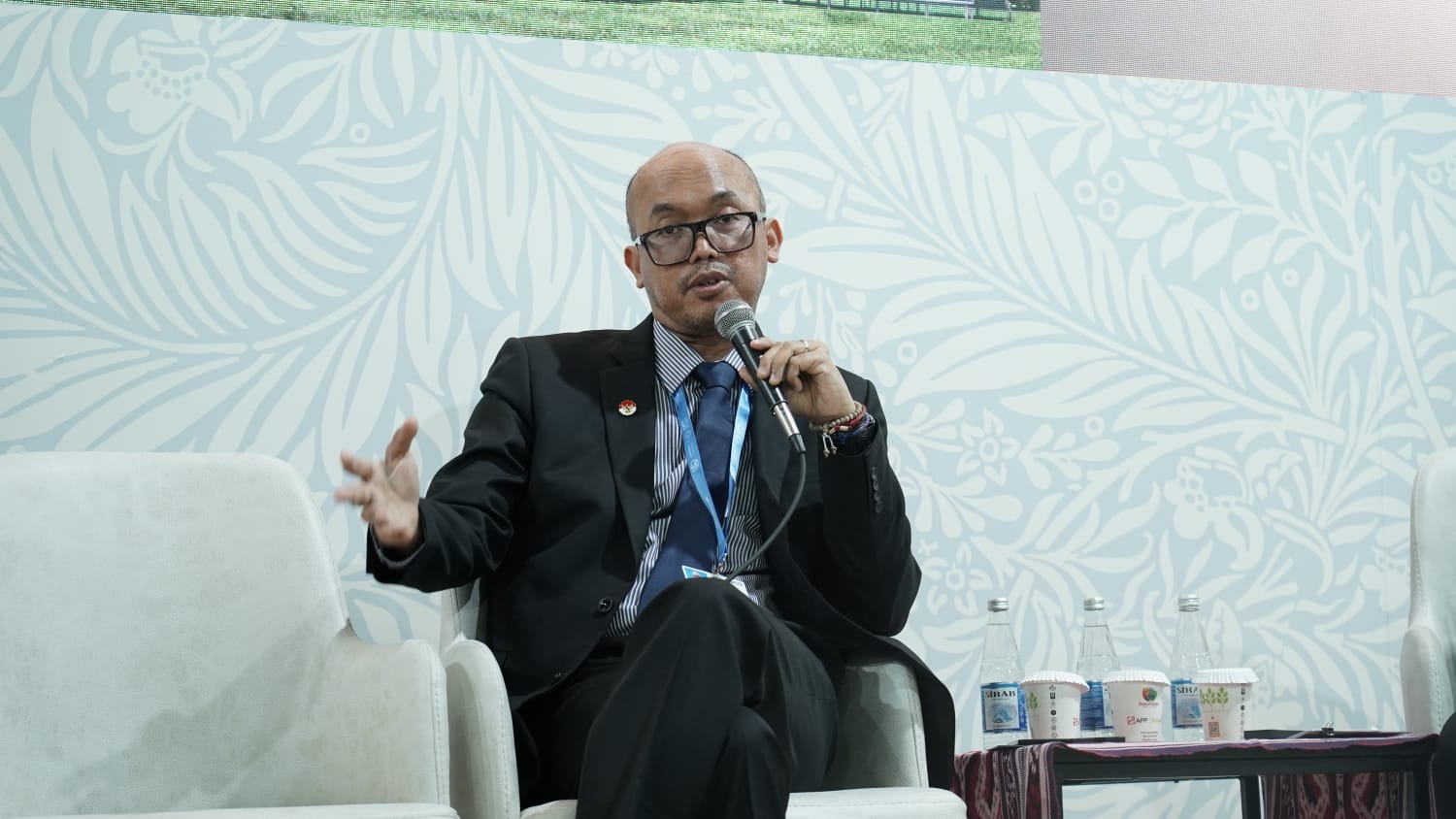 PLN Transmission and System Planning Director Evy Haryadi gave an exposure in the panel discussion