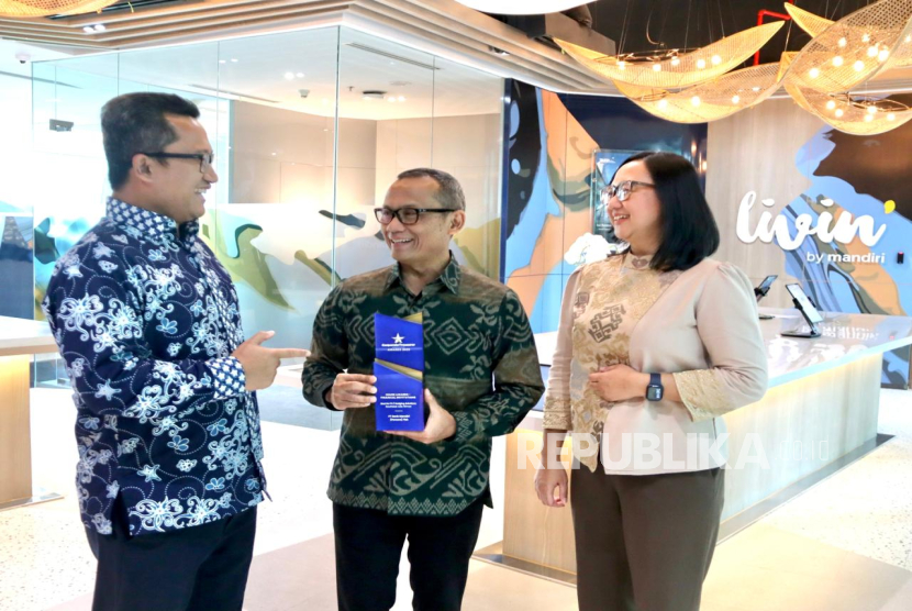 Direktur Treasury & International Banking Bank Mandiri, Ari Rizaldi, mengungkapkan volume transaksi foreign exchange (FX) treasury Bank Mandiri tumbuh 5,67 persen secara tahunan (yoy) pada kuartal III 2025. Kinerja ini melanjutkan tren positif selama tiga tahun berturut-turut.