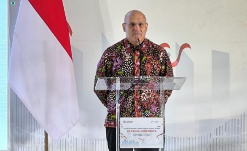 Direktur USAID Indonesia Jeff Cohen. Pemerintah Amerika Serikat melalui U.S. Agency for International Development (USAID), bersama dengan Kementerian Perencanaan Pembangunan Nasional (Bappenas) menyelesaikan kolaborasi lima tahun mereka melalui Proyek Economic Growth Support Activity (EGSA).