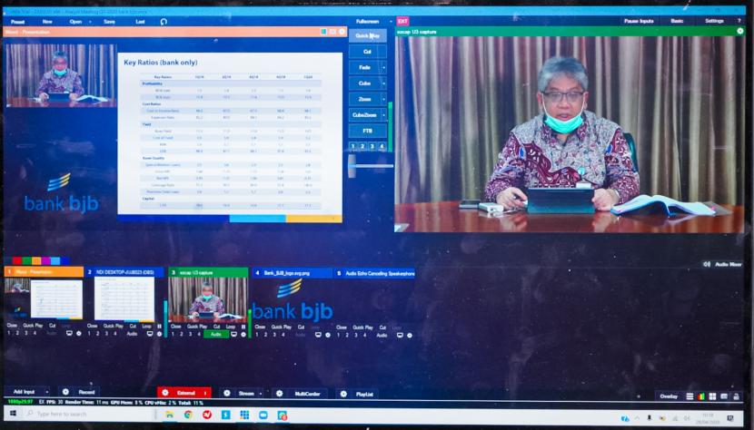 Direktur Utama Bank BJB Yuddy Renaldi melaporkan kinerja triwulan I 2020 dalam analyst meeting di Kantor Pusat Bank BJB, Bandung (29/4). Analyst meeting kali ini dimodifikasi sesuai dengan protokol kesehatan Covid-19, yakni melalui format webinar.