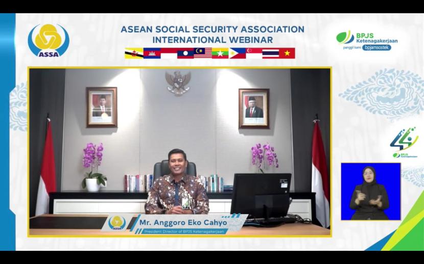 Direktur Utama BPJAMSOSTEK Anggoro Eko Cahyo saat menjadi pembicara  Webinar Internasional bertema Social Protection in the Face of Digitalization and Economic Uncertaintie. Webinar ini digelar dalam rangka menyambut HUT Ke-44 BPJAMSOSTEK.       