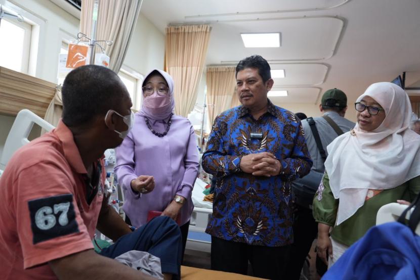Direktur Utama BPJS Kesehatan Ali Ghufron Mukti melakukan peninjauan langsung fasilitas kesehatan di Kota Balikpapan, Kalimantan Timur.