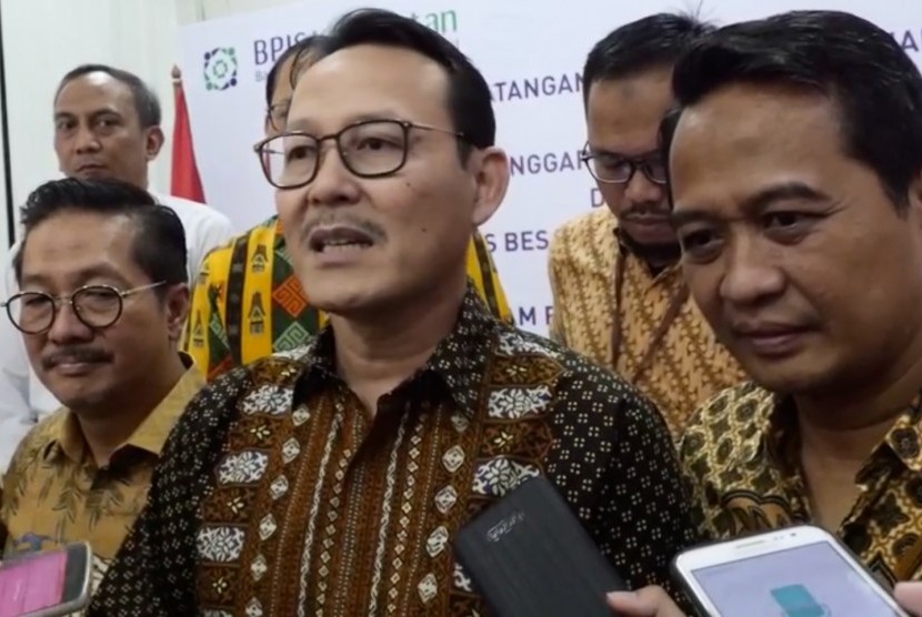 Direktur Utama BPJS Kesehatan, Fahmi Idris (Kedua Kanan)