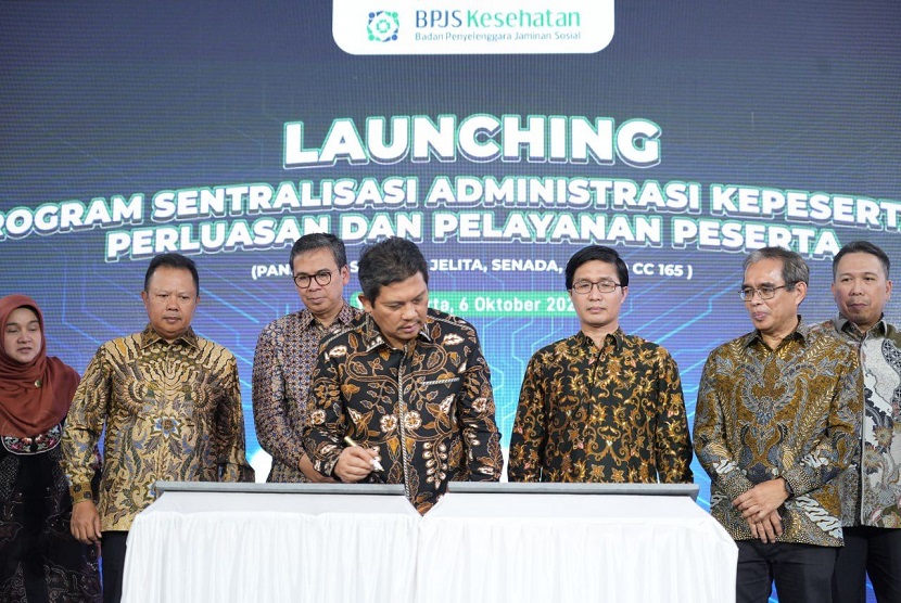 Direktur Utama BPJS Kesehatan, Ghufron Mukti dalam kegiatan Launching Program Sentralisasi Administrasi Kepesertaan, Perluasan dan Pelayanan Peserta, di Yogyakarta, Jumat (06/10).