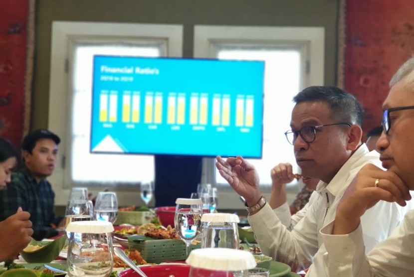 Direktur Utama BRI Agro Agus Noorsanto saat menjelaskan profil perusahaan di Jakarta, Rabu (21/8).