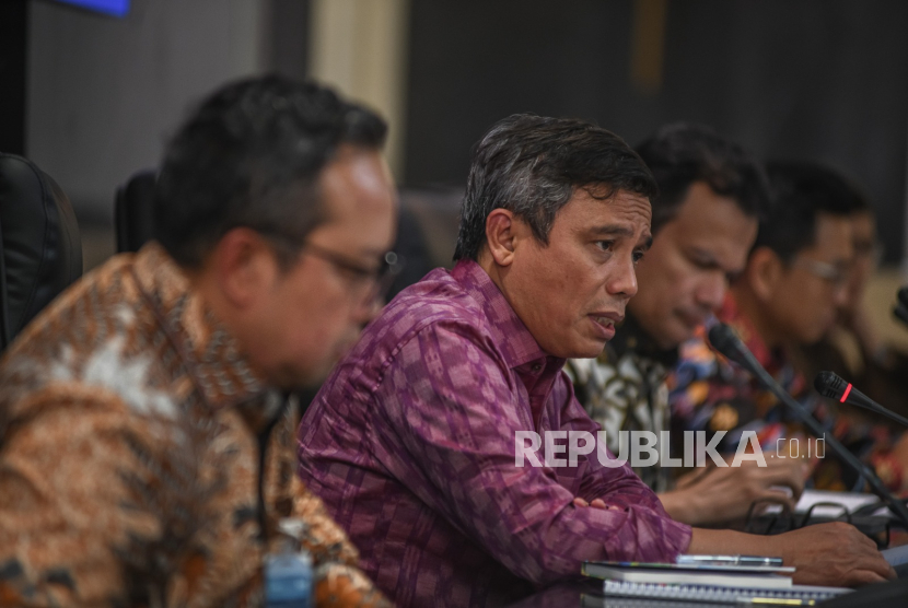 Direktur Utama BTN Nixon LP Napitupulu memberikan paparan saat Analyst Meeting Kinerja Keuangan BTN Tahun 2024 di Jakarta, Selasa (11/2/2025).  PT Bank Tabungan Negara (Persero) Tbk (BTN) optimistis hingga akhir tahun 2025 aset perseroan bakal tembus Rp500 triliun. Hal ini seiring dengan perolehan aset BTN hingga akhir 2024 yang sebesar Rp469,61 triliun yang naik 7 persen dibandingkan tahun 2023 yang sebesar Rp438,75 triliun. Adapun sepanjang tahun 2024, BTN berhasil membukukan penyaluran kredit dan pembiayaan sebesar Rp357,97 triliun atau tumbuh sebesar 7,3 persen secara tahunan (year-on-year) dibandingkan periode yang sama tahun 2023 sebesar Rp333,69 triliun.