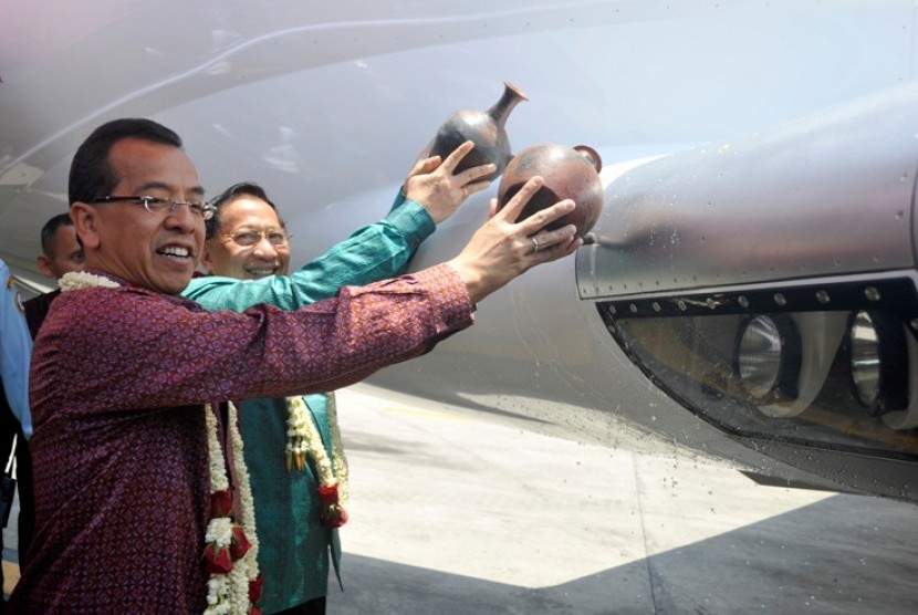 Direktur Utama Garuda Indonesia, Emirsyah Satar (kanan)