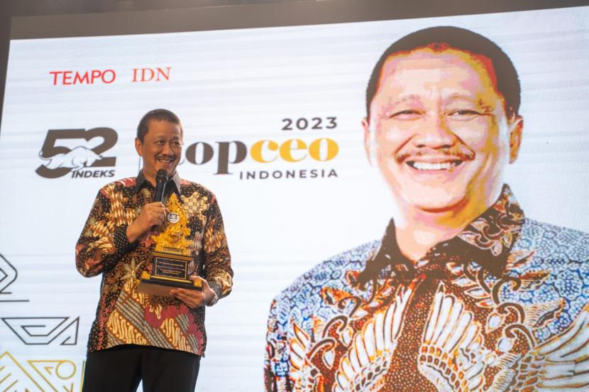 Direktur Utama Garuda Indonesia, Irfan Setiaputra meraih The Most Admired Chief Excutive Officer (CEO) for Business Turnaround di Indonesia dari Tempo-IDNFinancials.