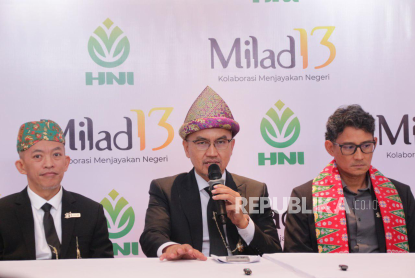 Direktur Utama HNI Agung Yulianto menegaskan meski dunia tengah dilanda krisis ekonomi global tetapi produk HNI tetap bertumbuh. Kuncinya adalah kolaborasi. Hal ini ia sampaikan saat perayaan milad ke-13 HNI di Sentul International Convention Center, Ahad (21/9/2025). 